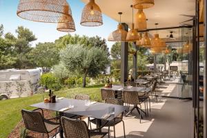 Maistra Camping Polari Pitches餐厅或其他用餐的地方