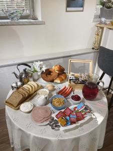 Makanan di atau berdekatan apartmen +11 gambar