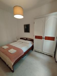 a bedroom with a bed and a cupboard at Bela Vila in Banja Koviljača