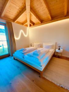 Postel nebo postele na pokoji v ubytování Waidlerland Waldkirchen Chalets