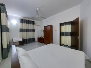 เตียงในห้องที่ Comfortable Stay in Colombo