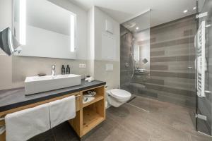 Łazienka w obiekcie Gletscherblick- serviced apartments