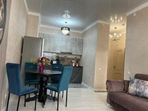 Posezení v ubytování С видом на горы апартаменты с дизайнерским ремонтом + 4 fotografie