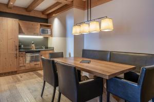 Kuchnia lub aneks kuchenny w obiekcie Gletscherblick- serviced apartments