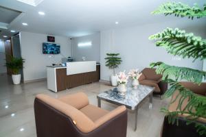 TV a/nebo společenská místnost v ubytování ASTER HOMES I 2Bhk I Sec-39 I Near Medanta