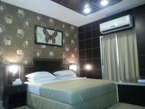 Letto o letti in una camera di Dolphin Hotel