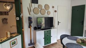 a living room with a tv on a dresser at Haus zum Kiessee 