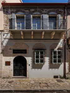 Το κτήριο όπου στεγάζεται  το ξενοδοχείο διαμερισμάτων