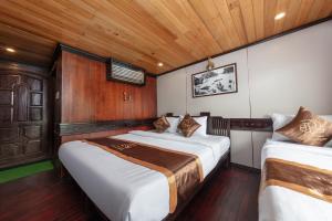 Ein Bett oder Betten in einem Zimmer der Unterkunft Ruby Cruise