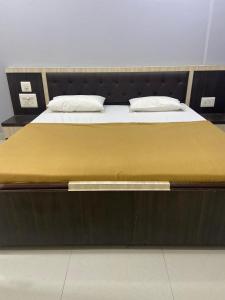 Ένα ή περισσότερα κρεβάτια σε δωμάτιο στο Dhanya Lodge