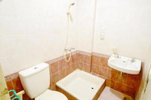 Vonios kambarys apgyvendinimo įstaigoje Tangki Premier Residence RedPartner