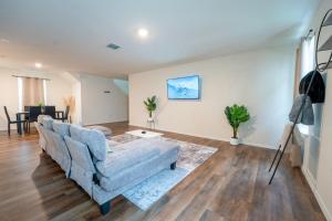 a living room with a couch and a table at Charming Home - Mins from SeaWorld & The Alamo in Helotes