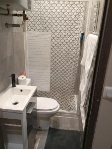 Ένα μπάνιο στο Appartement 2 pièces a louer