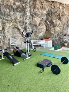 Fitnesscentret og/eller fitnessfaciliteterne på Beach hideaway apartment with modernist design