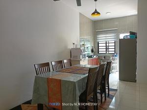 Fotografie z fotogalerie ubytování Nur’s Homestay v destinaci Kuala Kelawang + 11 fotografií