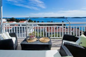 a patio with a table and chairs on a balcony at Apartmani Zora in Hvar