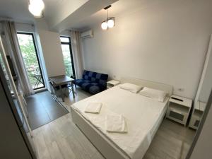 Postel nebo postele na pokoji v ubytování Solid Residence Mamaia 387