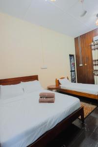 Postel nebo postele na pokoji v ubytování Aaira 8Pari Riverview Lodge