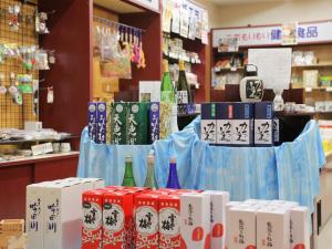 酒店内部或周边的超市或其他商店