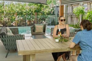 Επισκέπτες που μένουν στο Sandy Dunes Retreat Pet-Friendly Wurtulla Home