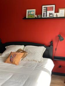 Ein Bett oder Betten in einem Zimmer der Unterkunft Spechthuisje, 4-pers bungalow in Rekem
