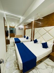 Postel nebo postele na pokoji v ubytování Hotel New German + 6 fotografií