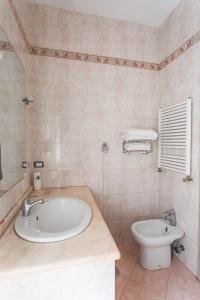 a bathroom with a sink and a tub and a toilet at Napoli Fly Guest House 290 in Naples