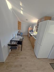 Kjøkken eller kjøkkenkrok på Geräumiges Gästehaus für Monteure mit Garten in Bremerhaven-Nord