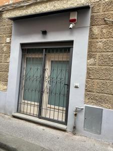 a window with green doors on a building at Appartamento Albert in Livorno