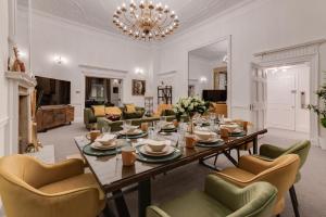 Luxury London 3 Bedroom Duplex with Pool Table 4 레스토랑 또는 맛집