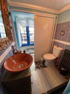 a bathroom with a sink and a toilet at Rosa Mar in Cabeça de Carneiro