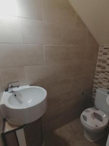 A bathroom at Castillo Mar- Casa Martini