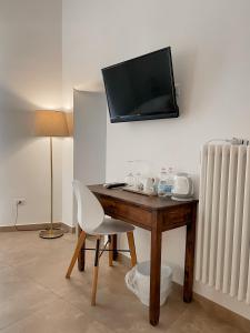 Televízia a/alebo spoločenská miestnosť v ubytovaní San Michele Luxury Rooms