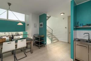 Kuchyň nebo kuchyňský kout v ubytování Villa Oleandri, con Piscina privata e Vista Lago