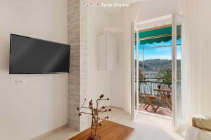 TV a/nebo společenská místnost v ubytování Giuly House, Terre Marine