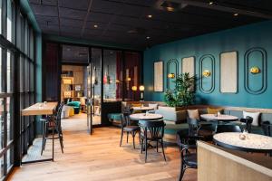 Ein Restaurant oder anderes Speiselokal in der Unterkunft Hotel Schani UNO City 