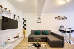 Et tv og/eller underholdning på Sunset View Apartment in Infinity Beach Resort - parking