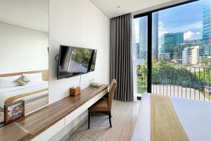 TV a/nebo společenská místnost v ubytování Rasuna Icon Hotel