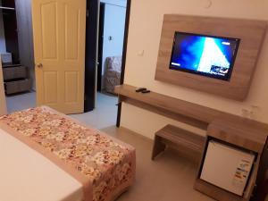 TV a/nebo společenská místnost v ubytování Hamle Hotel