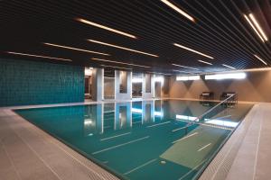 Bazén v ubytování Enter St Elisabeth Hotel & Spa nebo v jeho okolí