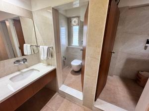 Vannituba majutusasutuses Siara Styles Amba Suites, Gandhinagar