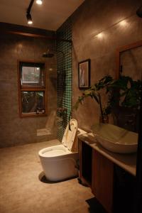 Phòng tắm tại House Of Lens
