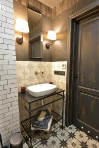 a bathroom with a sink and a mirror at Apartament Mazowiecka 3 in Niechorze