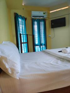 A bed or beds in a room at Amaravathi hotel and restaurant