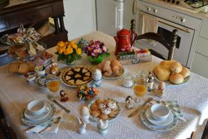 a table with eggs and bread and other items on it at A Casa di Susi in Castelnuovo del Garda