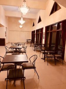 Reštaurácia alebo iné gastronomické zariadenie v ubytovaní Gitank Resort