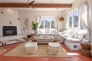 A seating area at Renovated Lodge - Room 3 with pool access