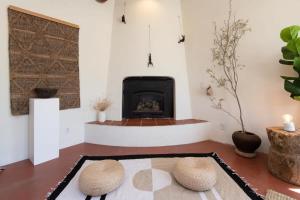 Kép Renovated Lodge - Room 3 with pool access szállásáról Joshua Tree-ben a galériában