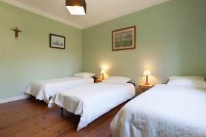 サン・マロにあるLes Bleuetsの緑の部屋(ベッド2台、壁掛け付)