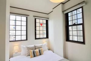 En eller flere senge i et værelse på bHOTEL Pacifica - 30sec walk to PeacePark, Beautiful Condo